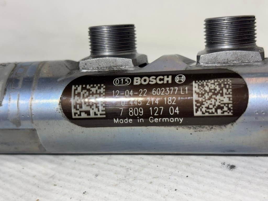 Brandstofrail 0 445 214 182/7 809 127 04 BMW F10, Ophalen, Gebruikt, C, X