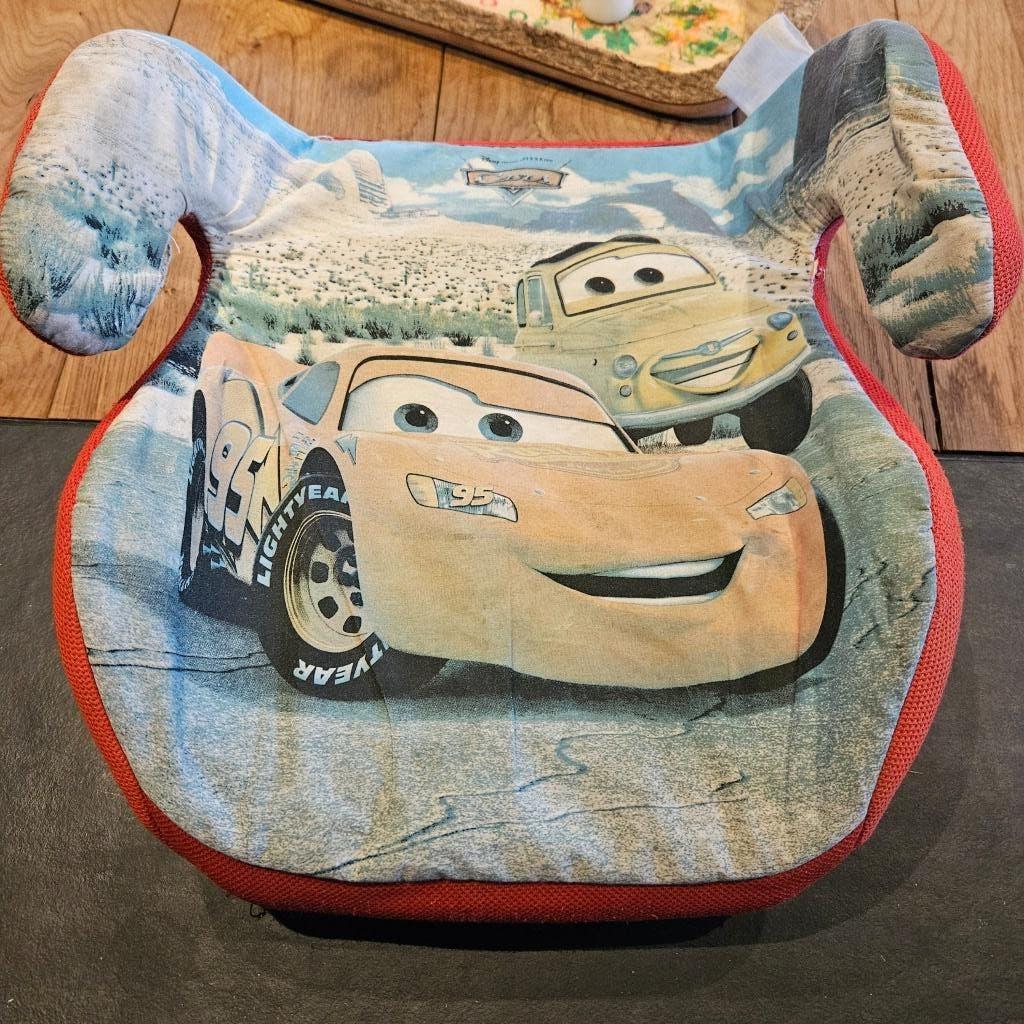 Autostoeltje universeel (verhoogzitje) Cars, Kinderen en Baby's, Ophalen, 15 t/m 36 kg, Zijbescherming, Gebruikt