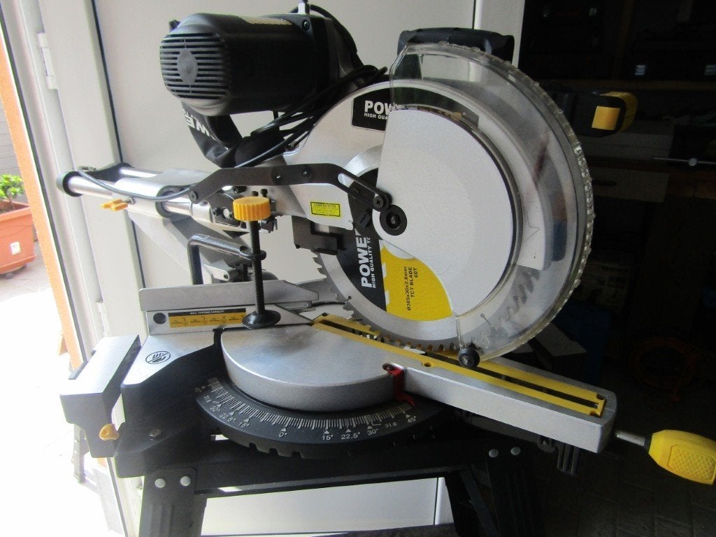Pouwer plus telescopische verstekzaag op voet, 1200 watts ou plus, Enlèvement, Powerplus, Scie circulaire