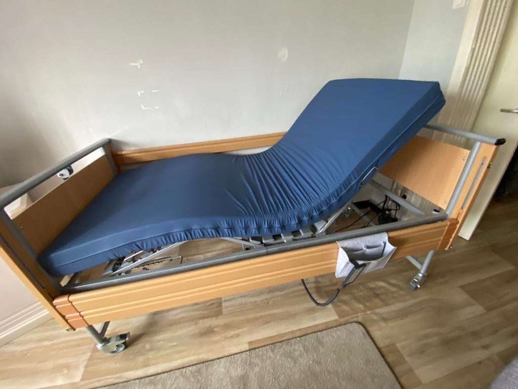 Lit medicalisé neuf, Enlèvement, Comme neuf