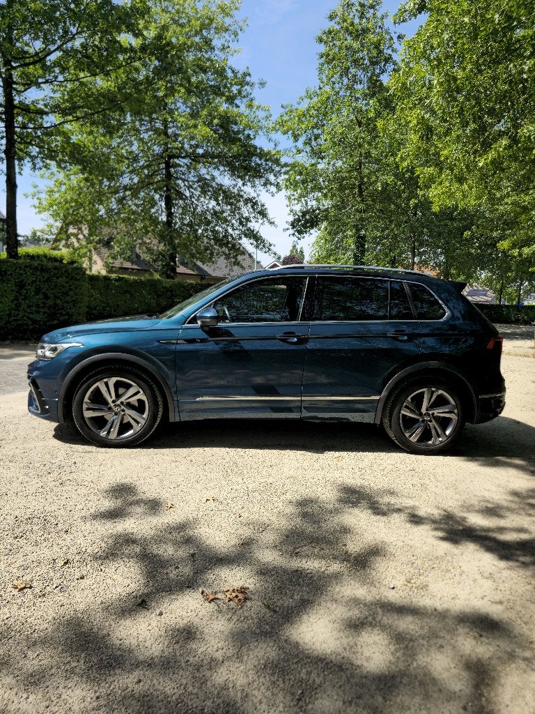 Volkswagen Tiguan 1.5 TSI R-Line DSG 150pk, Auto's, Dealer onderhouden, 1498 cc, 4 cilinders, Blauw