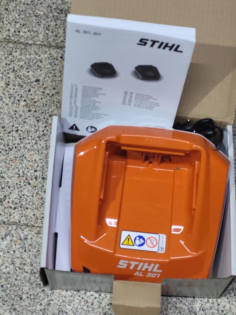 Stihl accu lader AL 301, Jardin & Terrasse, Taille-haies, Enlèvement, Neuf, Batterie, Stihl