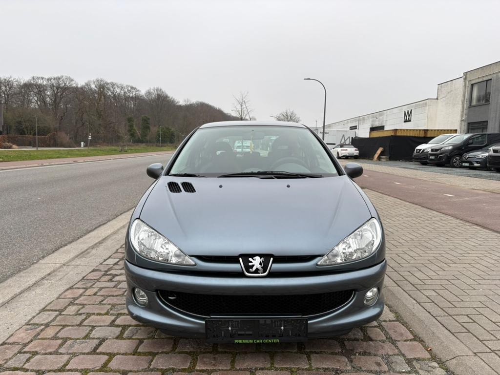 Peugeot 206 | 12 Maanden Garantie | 99Dkm | Benzine | 2006 |, Autos, Essai à domicile, Achat, https://public.car-pass.be/vhr/c64c3bca-ecb2-4686-aa87-b2646072fb74