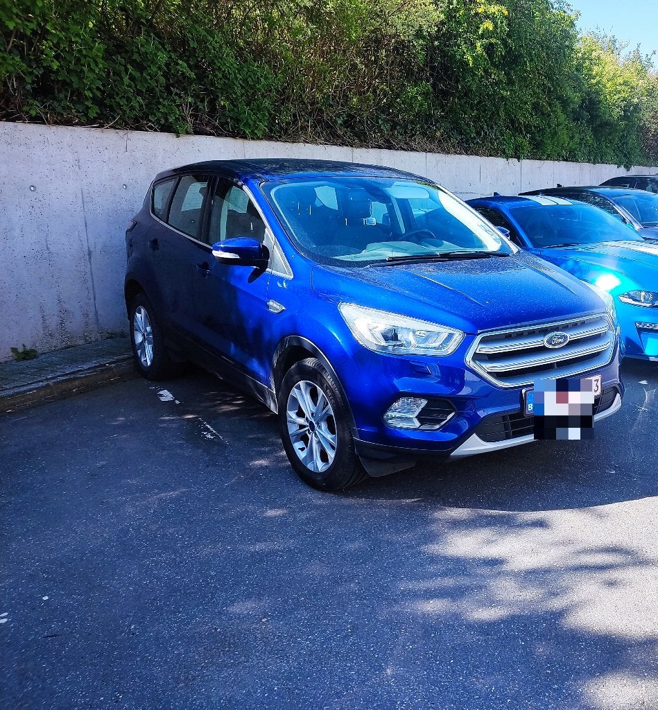 Ford kuga ALLES LEZEN, Autos, Cuir et Alcantara, Achat, Euro 6, 2000 kg