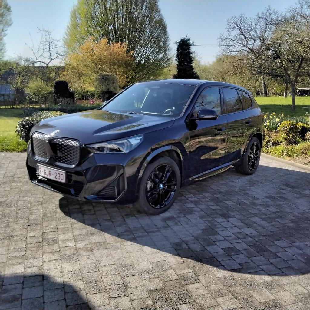 BMW iX1 e-drive 20, Auto's, BMW, Zwart, Zwart, Leder, Elektrisch