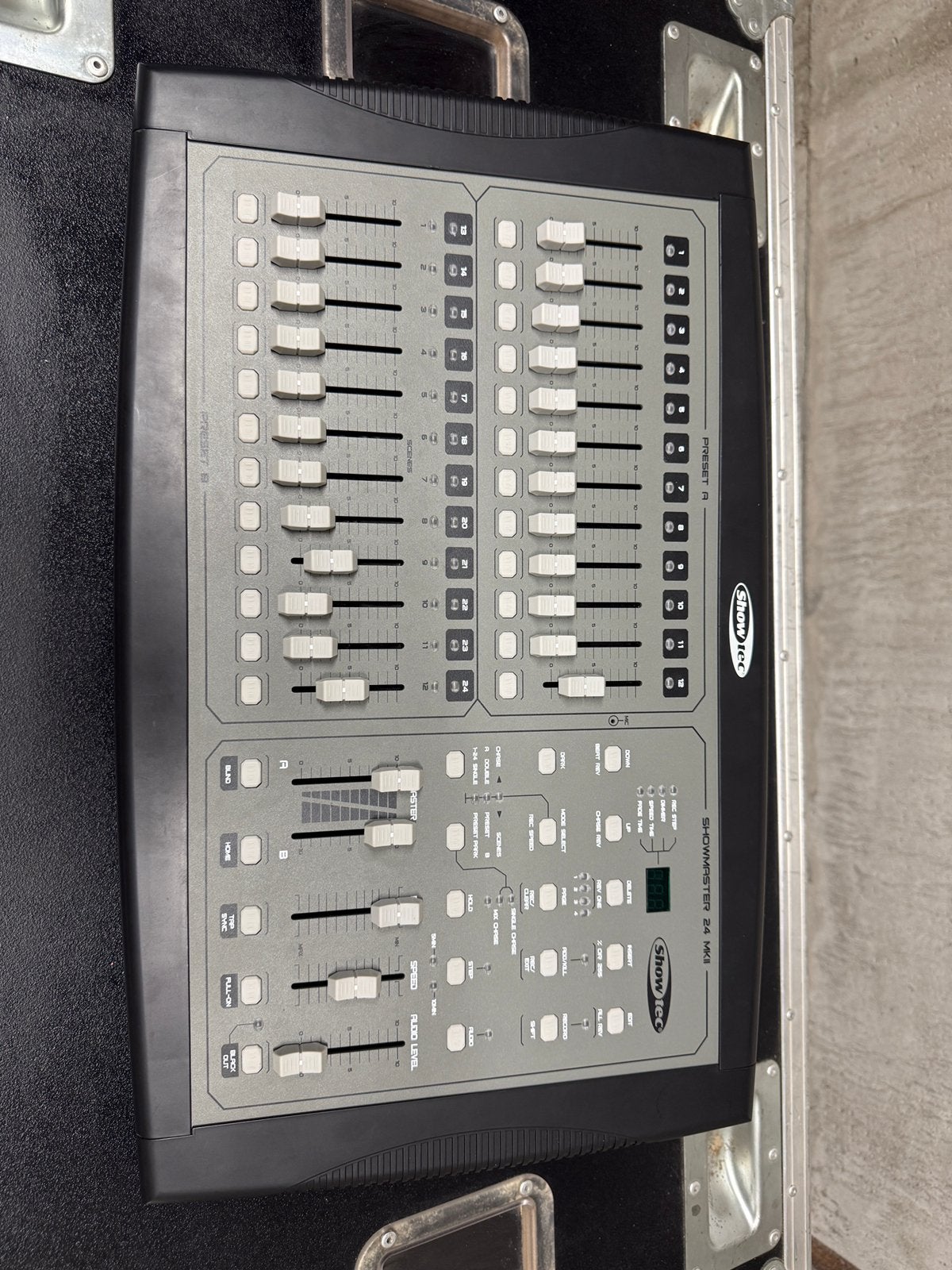 Showtec showmaster 24 (interne micro defect), Muziek en Instrumenten, Ophalen, Gebruikt