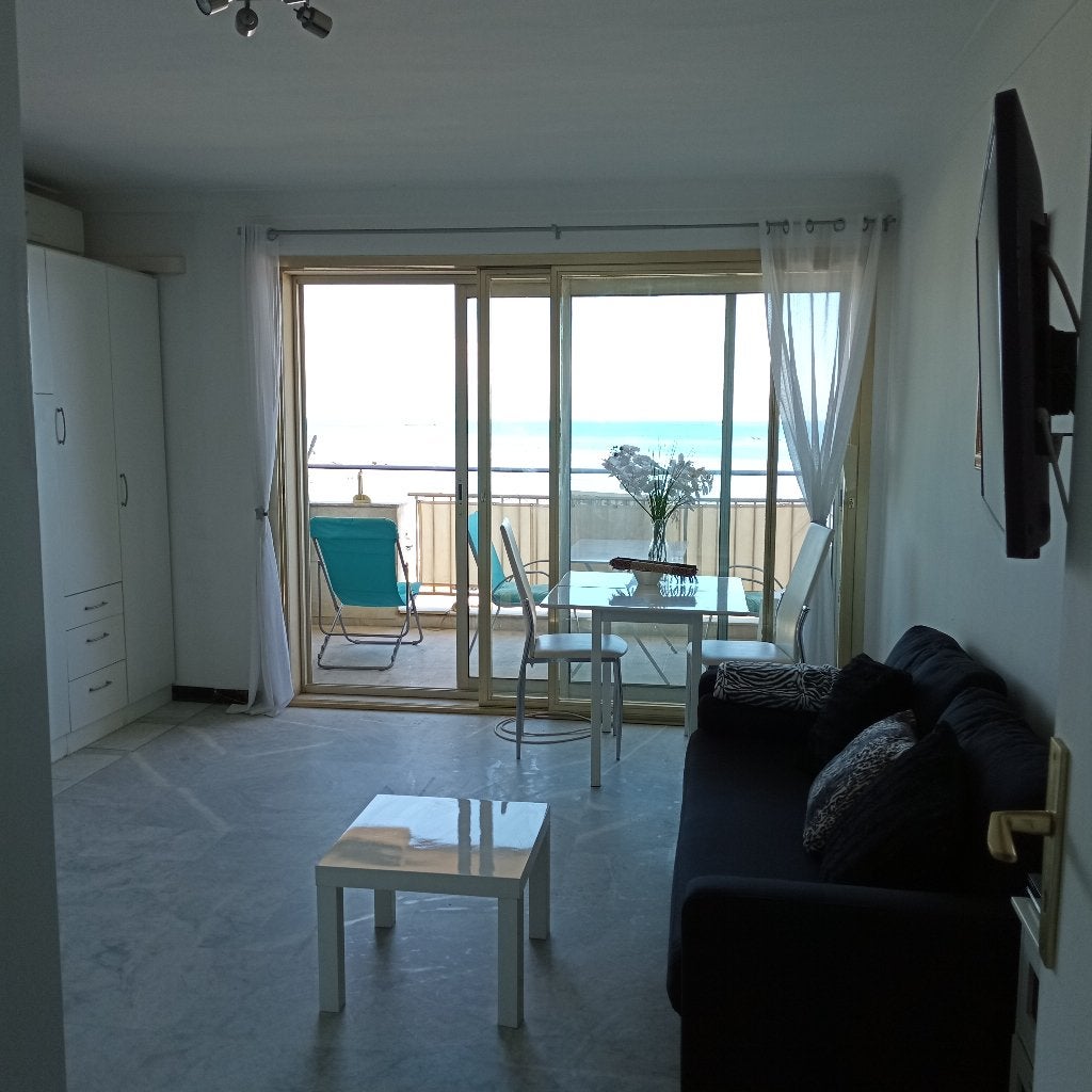 Antibes studio face à la plage avec piscine, Vacances, Propriétaire, Ville, Provence et Côte d'Azur, 2 personnes