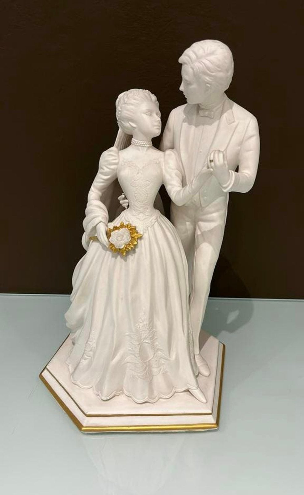 To have and to hold beeld porcelain Ronald van Ruykeveld, Antiek en Kunst, Antiek | Religieuze voorwerpen, Ophalen