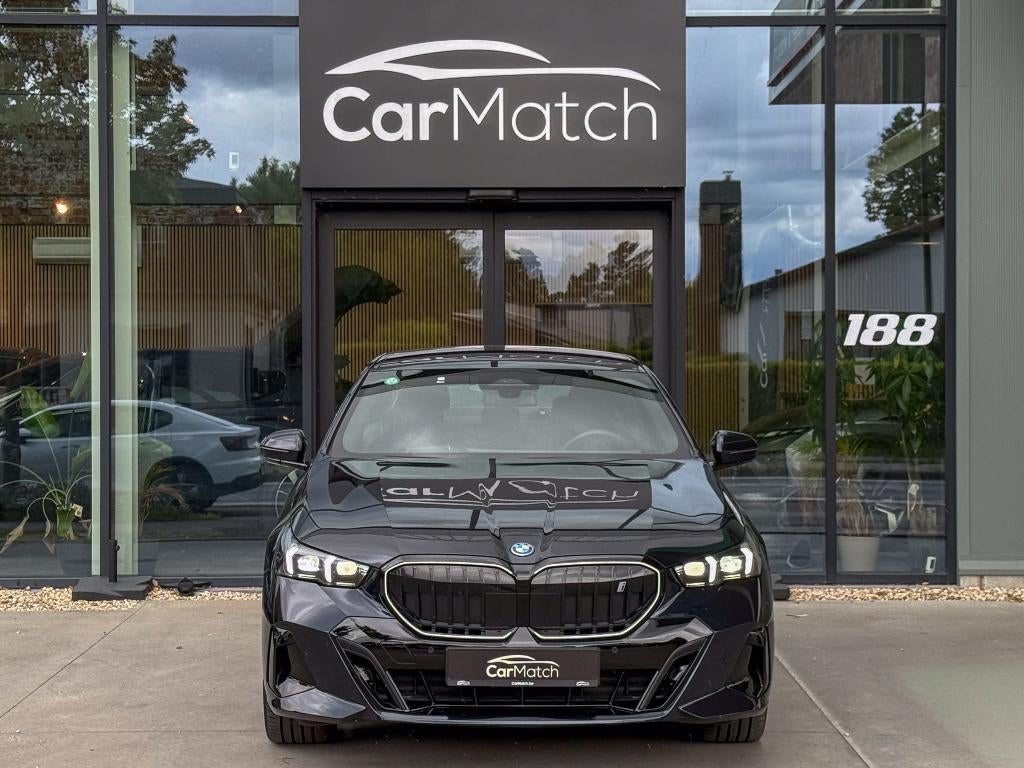 BMW i5 eDrive40 M Sport Pro - CC | CAMERA | H&K, Auto's, BMW, Automaat, Testrit aan huis, Achterwielaandrijving, Zwart