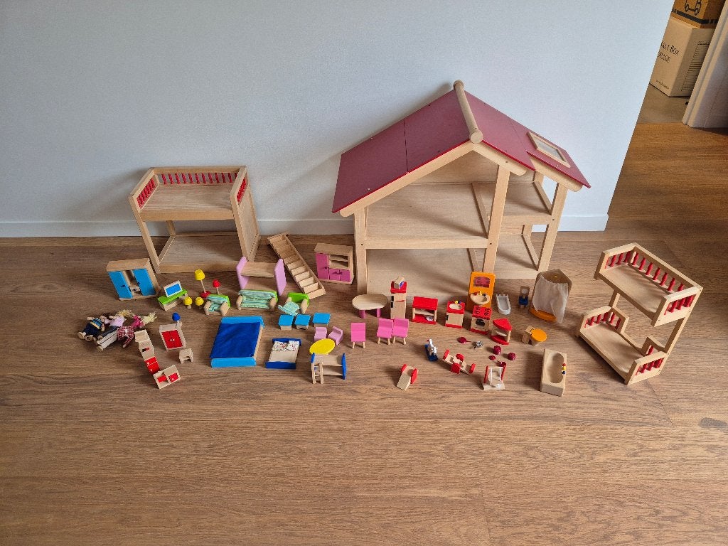 Groot houten poppenhuis met veel meubels en accesoires, Ophalen, Zo goed als nieuw, Poppenhuis