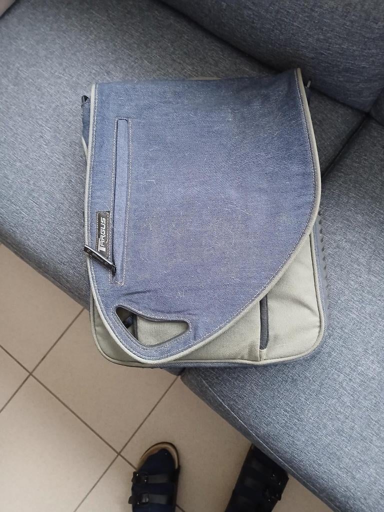 housse de pc 15 pouces, Ophalen, 15 inch, Gebruikt