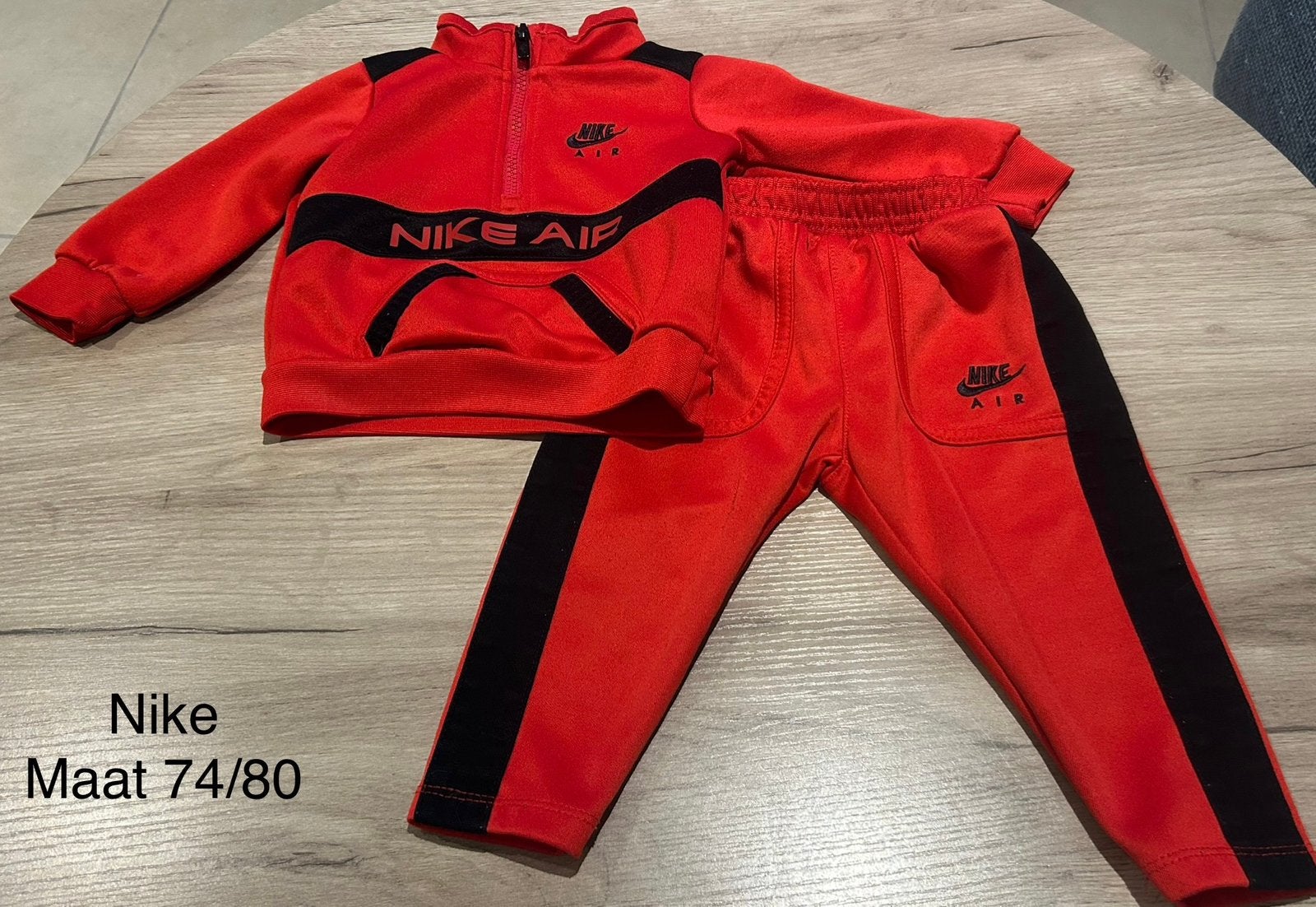 Leuk setje (Nike Air, maat 74/80), Enlèvement ou Envoi, Comme neuf, Ensemble