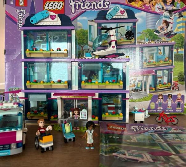 Lego friends 41318 Heartlake ziekenhuis, Ophalen, Friends, Zo goed als nieuw, Complete set