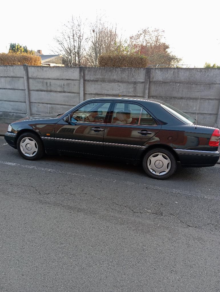 Mercedes c 200 diesel ancêtres 1er propriétaire, Autos, Beige, Boîte manuelle, Alarme, 5 portes