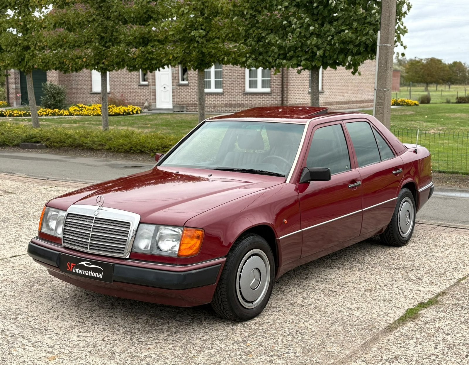 Mercedes 250D W124 -eerste eigenaar/originele aankoopfactuur, Auto's, Zwart, Leder, Particulier, Te koop