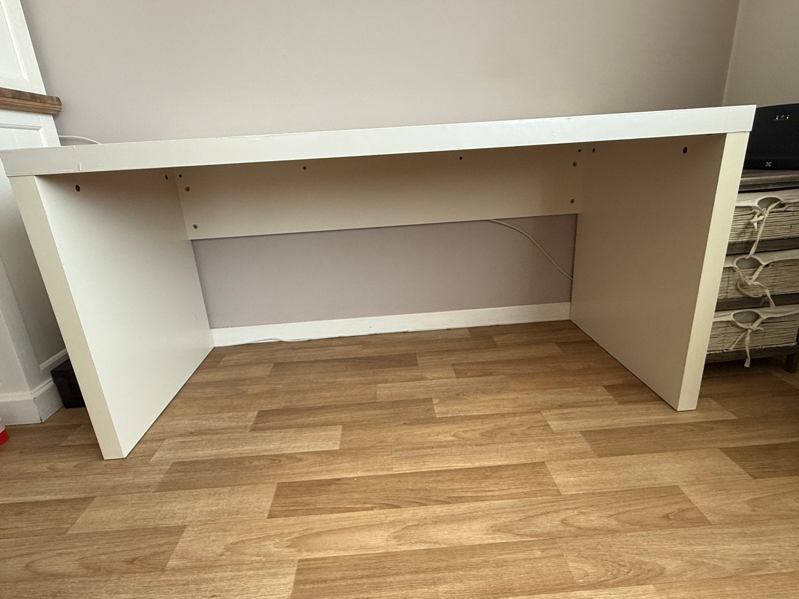 Wit bureau, Huis en Inrichting, Bureaus, Ophalen, 65 cm, Zo goed als nieuw, IKEA
