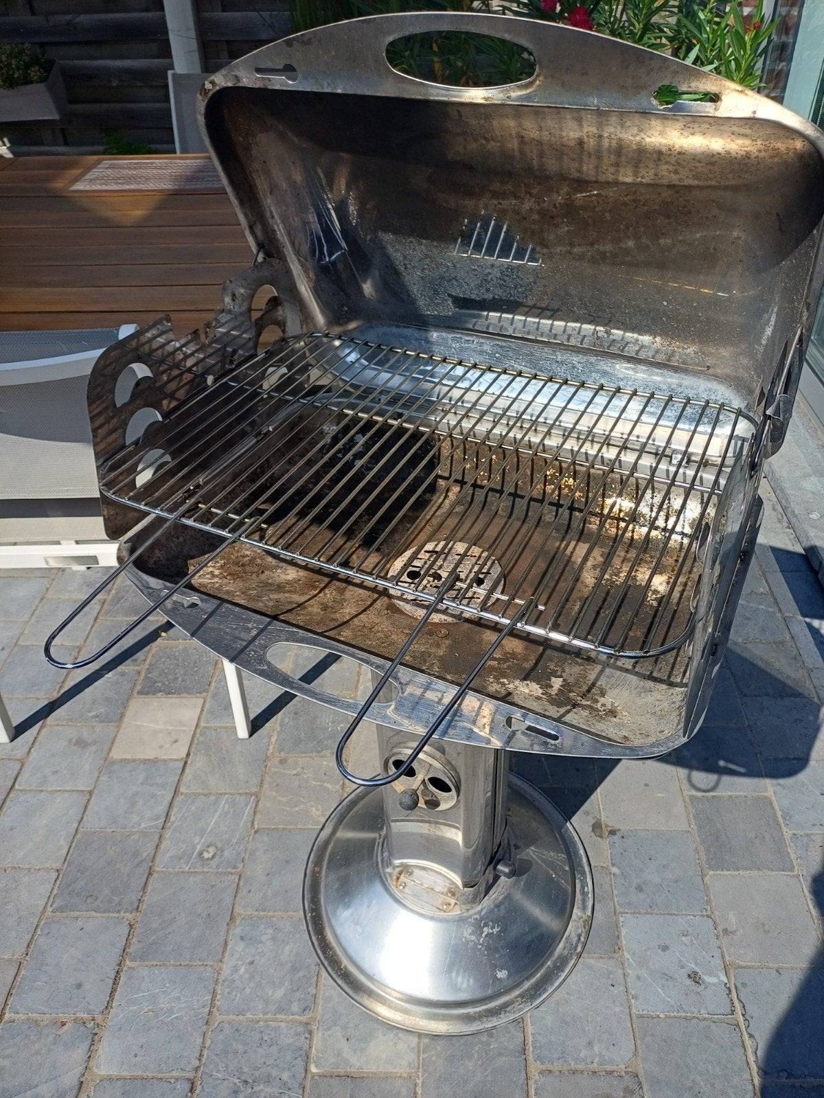 Houtskoolbarbecue, Ophalen