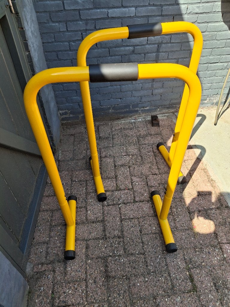 Opdruksteunen fitness, Ophalen