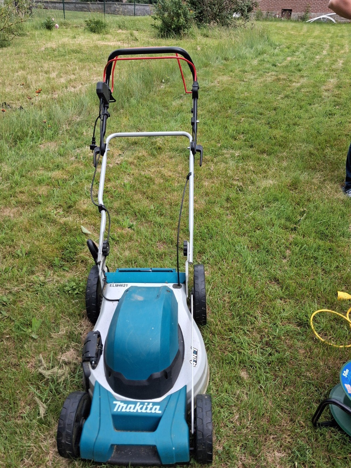 Tondeuse Makita électrique autotractée, Enlèvement
