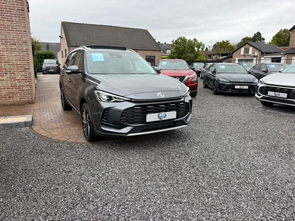 MG ZS Hybrid+ 1.5 Luxury 197PK PANO 7J/GAR NIEUW 0KM, Auto's, Automaat, 145 kW, 1498 cc, 4 cilinders