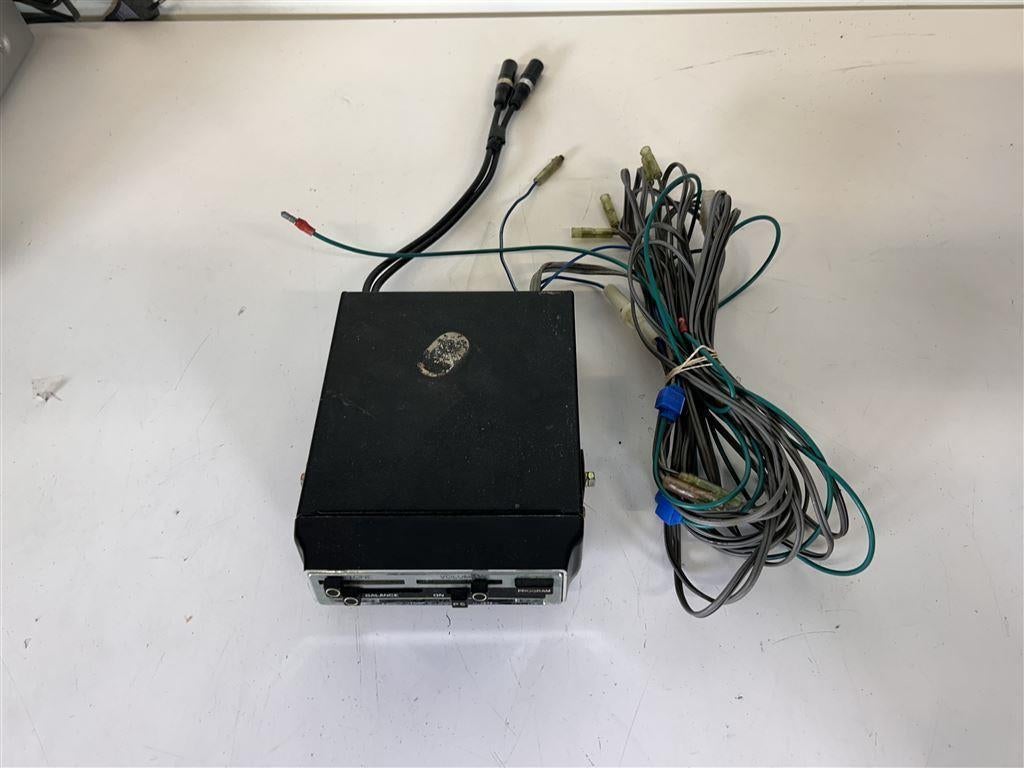 A7258. Clarion Discrete 2 channel car stereo 8-track player,, Autos : Divers, Autoradios, Utilisé, Enlèvement ou Envoi