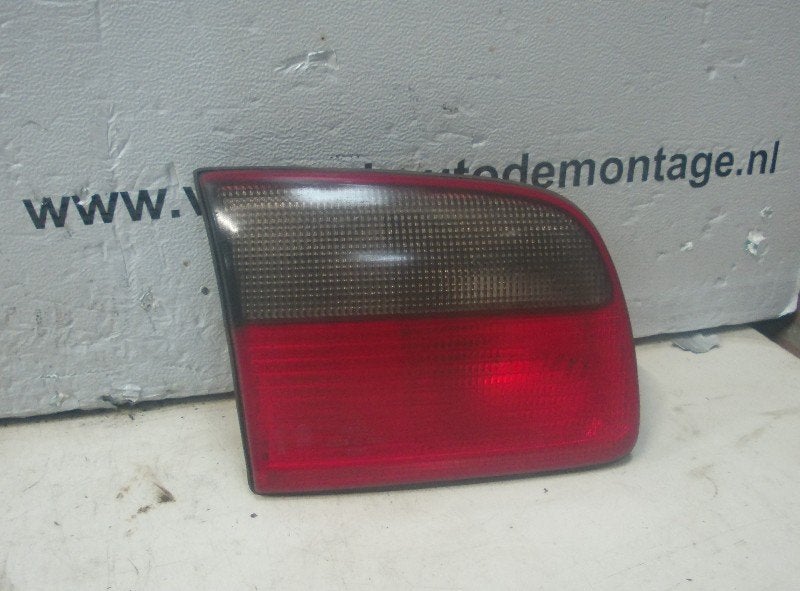 ACHTERLICHT LINKS ACHTERKLEP Opel Omega B (25 / 26 / 27), Gebruikt, Opel, Opel Automobile GmbH, Kontakt-opel@opel.com