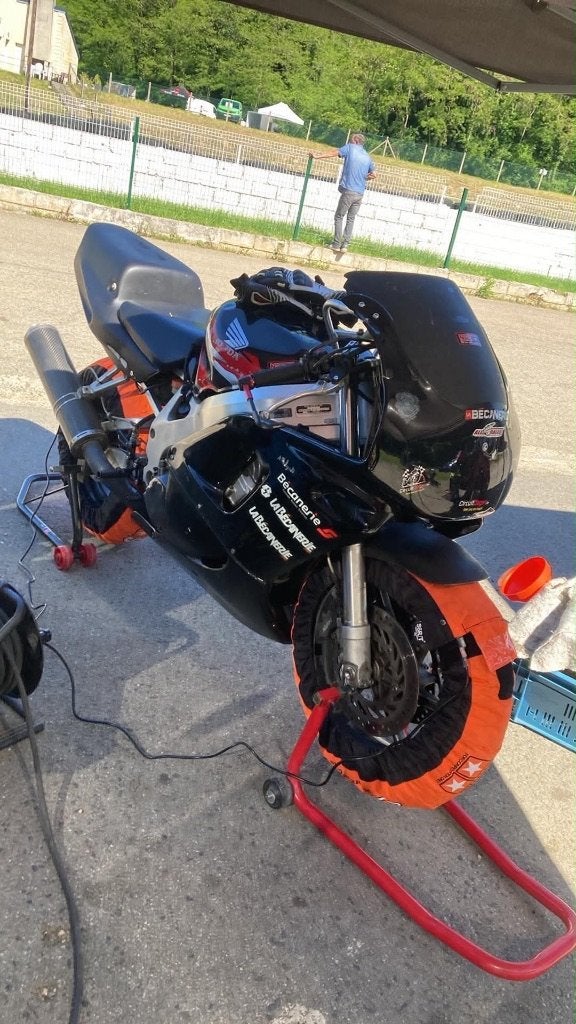Honda cbr 900 sc33 1996 piste, Motoren, Motoren | Honda, Bedrijf, Super Sport, meer dan 35 kW, 4 cilinders, Motorrijbewijs A, Handgeschakeld