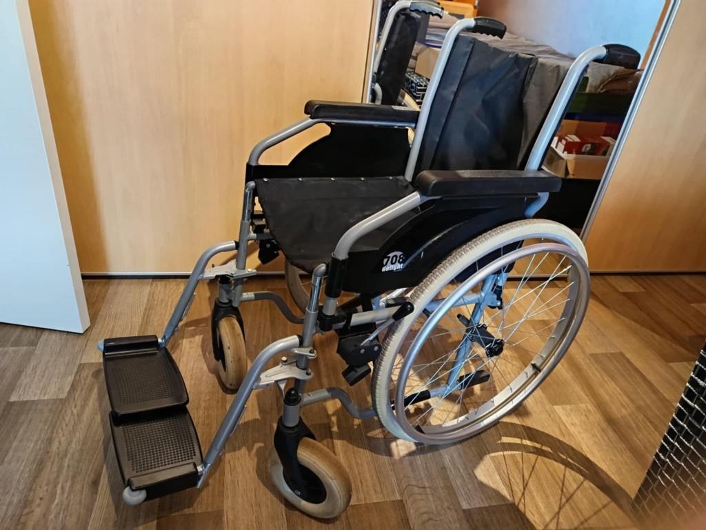 FAUTEUIL ROULANT PLIABLE, Divers, Chaises roulantes, Utilisé, Pliant, Enlèvement
