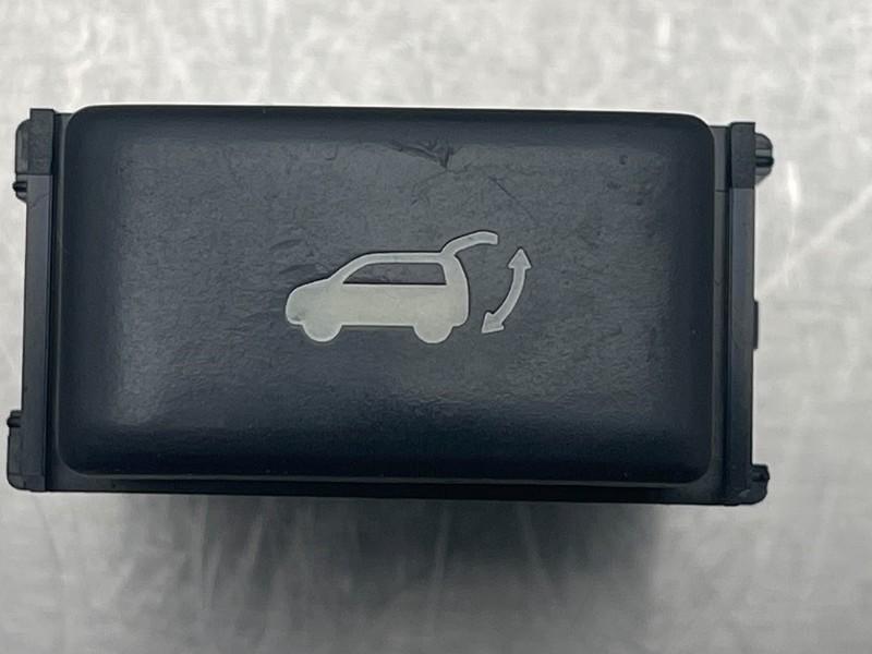 COMMUTATEUR OUVERTURE DE COFFRE Nissan Murano (Z51), Dhr. M. Roggen, Stadsweg 37 37
9917 PV  WIRDUM GR., NL, Nissan, Utilisé