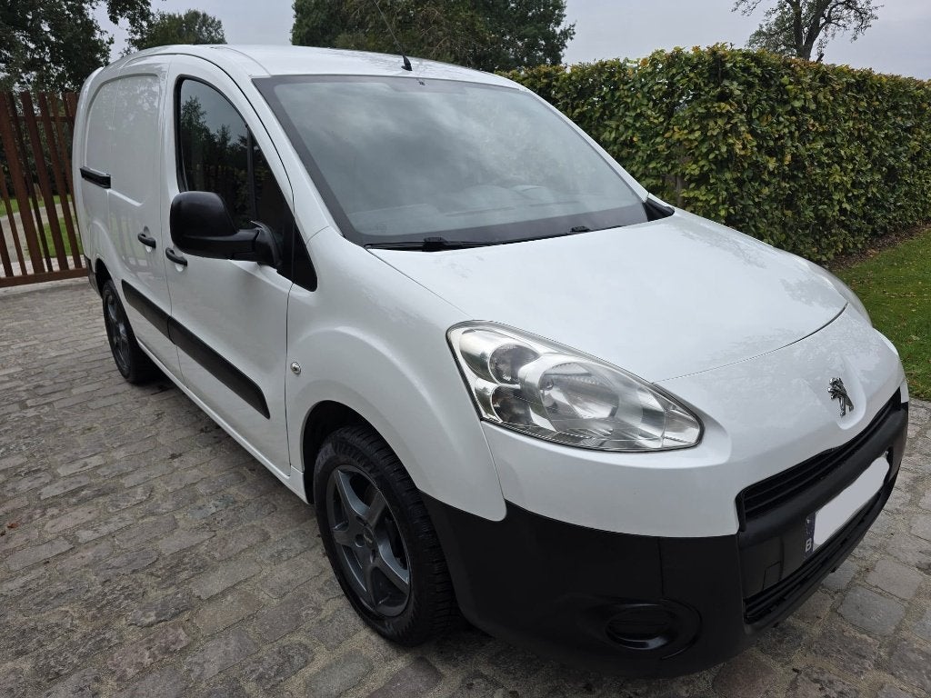 Peugeot Partner 1.6 HDI L2 lichte vracht / 3 ztpl / Euro 5b, Auto's, Voorwielaandrijving, Euro 5, Stof, Zwart
