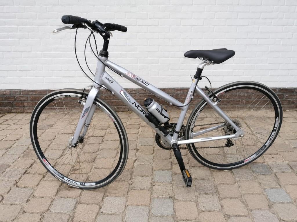 Norta Sport LRC 40 Satijn zilver maat 44, Ophalen, Gebruikt