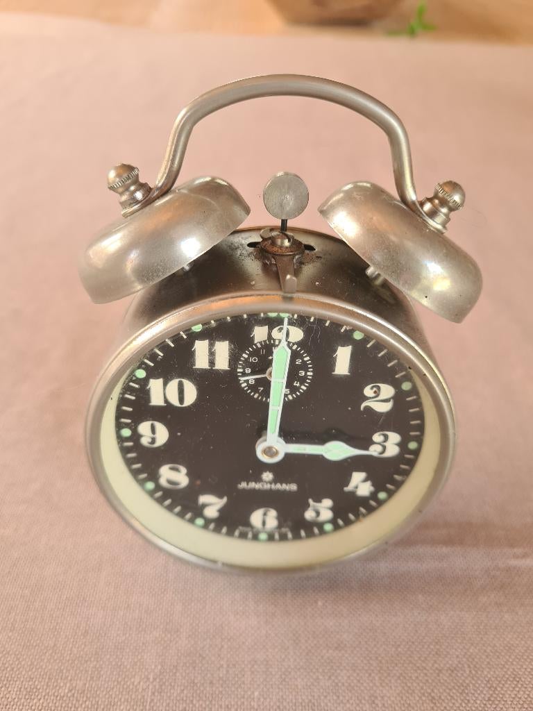 réveil Junghans, Enlèvement