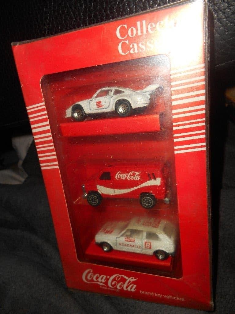 Set de 3 voitures 1/43 Coca cola ( Golf/Porshe/Cheevy van), Enlèvement ou Envoi