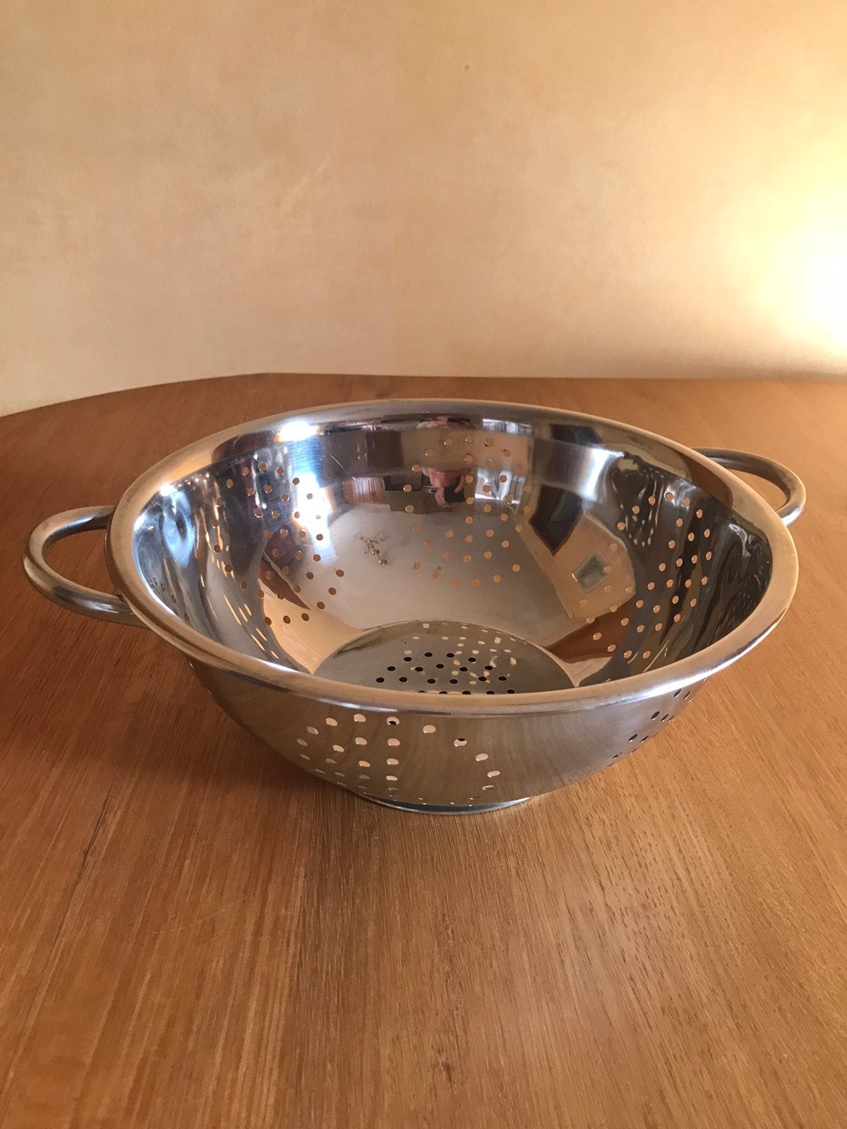 A vendre PASSOIRE en INOX. Diamètre : 28 cm.