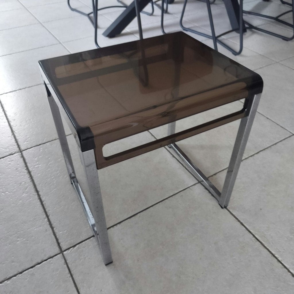 Design bijzettafeltje in chroom en bruine plexi, Ophalen, Huis en Inrichting