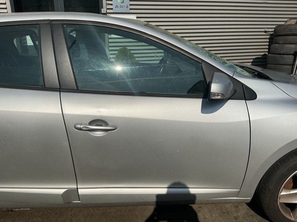 PORTIER RECHTS VOOR Renault Megane III Berline (BZ), Gebruikt, Peter-Huppertz-Straße 5
51063  Köln, DE, Dialog.deutschland@renault.de