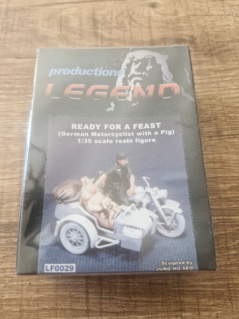 Legend 1/35 Ready for a Feast German Motorcyclist + Pig, Ophalen of Verzenden, Nieuw, 1:35 tot 1:50, Figuur of Figuren
