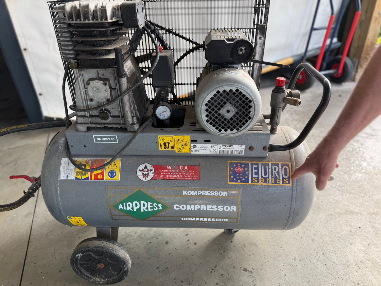 Airpress compressor, Doe-het-zelf en Bouw, Ophalen, Gebruikt, 400 tot 800 liter/min, 6 tot 10 bar