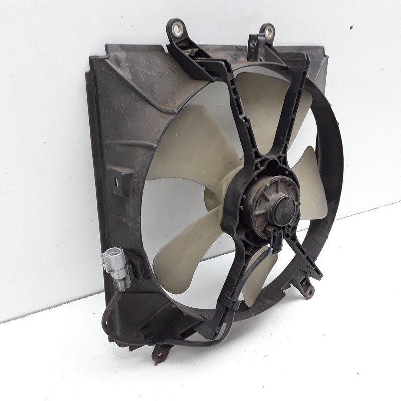 VENTILATEUR C Toyota Corolla (E10) (01-1992/04-1997), Dhr. M. Roggen, Toyota, Stadsweg 37 37
9917 PV  WIRDUM GR., NL, Utilisé