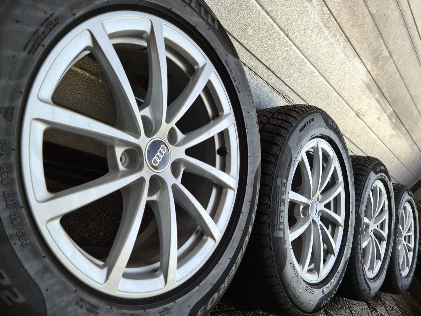 originele 17 inch Audi Q3 F3 Sportback TDI TFSI winterbanden, Autos : Pièces & Accessoires, Pneus & Jantes, Pneus et Jantes, Pneus hiver
