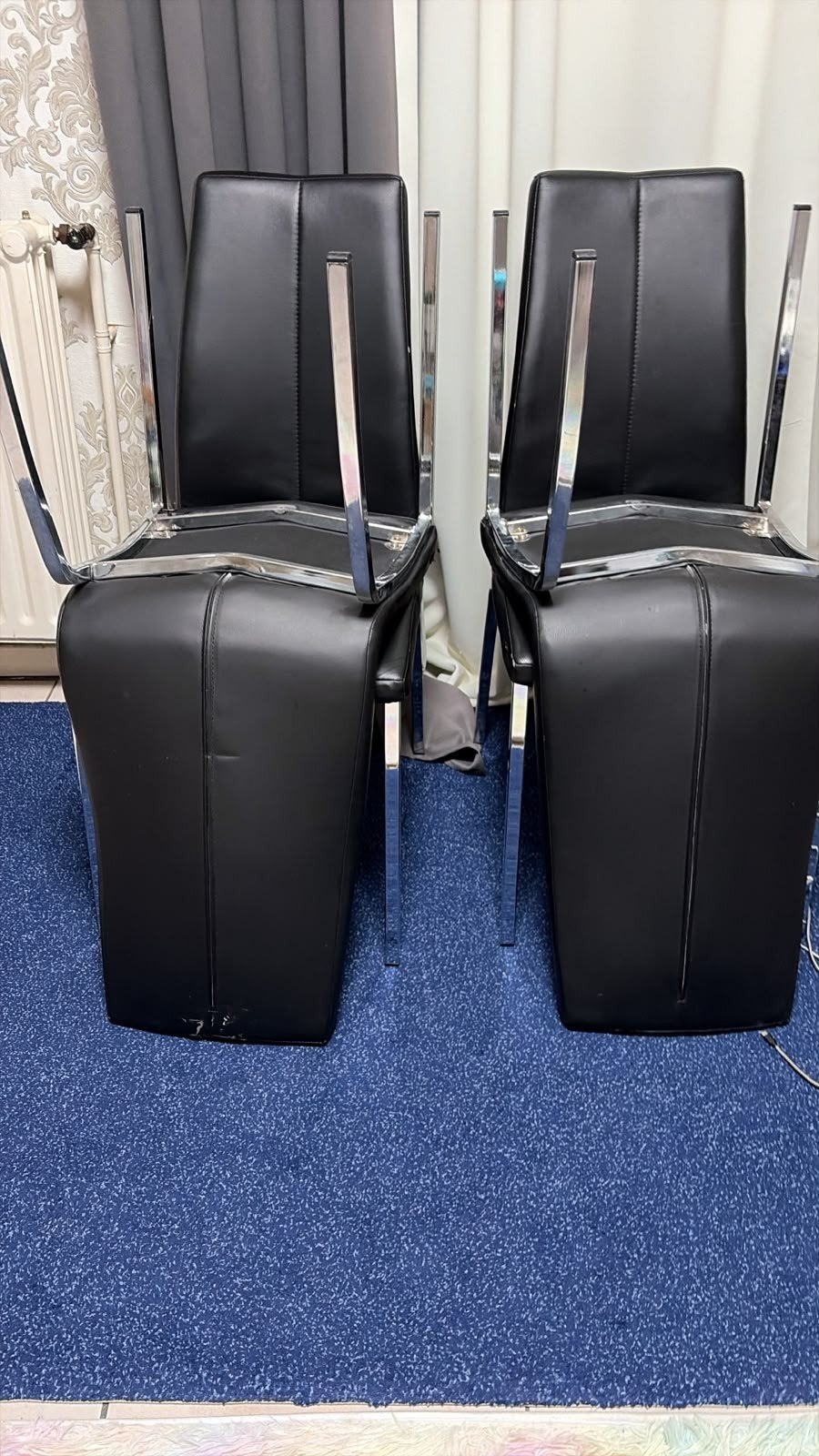 Tafel en 4 leren stoelen voor €30, Huis en Inrichting, Ophalen