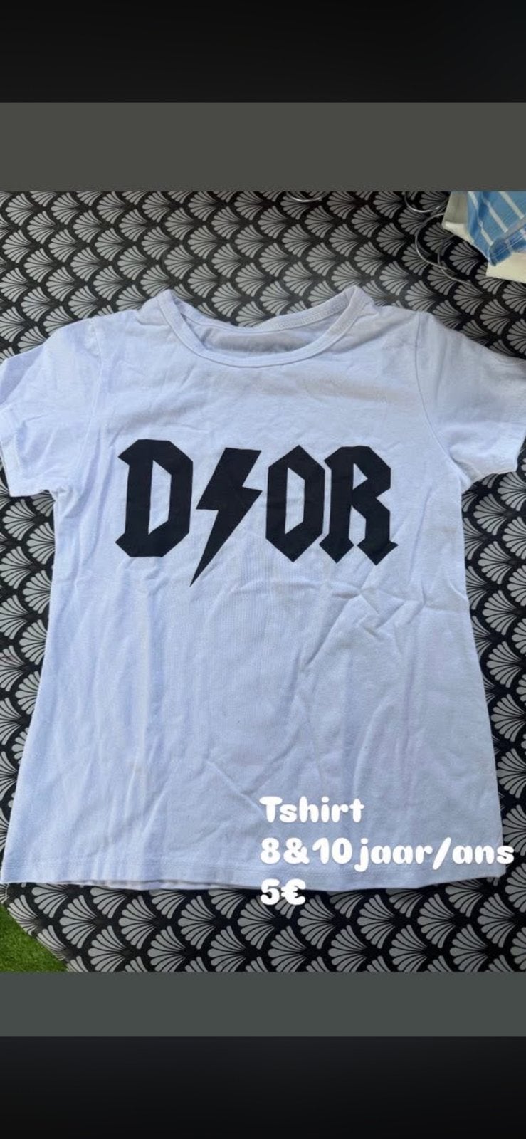 T-shirt blanc et noir 8 ans neuf, Enfants & Bébés, Vêtements enfant | Taille 128, Envoi, Neuf, Garçon, Chemise ou À manches longues