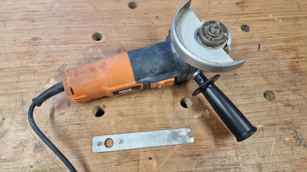 Black & decker Haakse slijper 115mm, Doe-het-zelf en Bouw, Gereedschap | Slijpmachines, Ophalen, Gebruikt, 700 tot 1000 watt, Haakse handslijpmachine