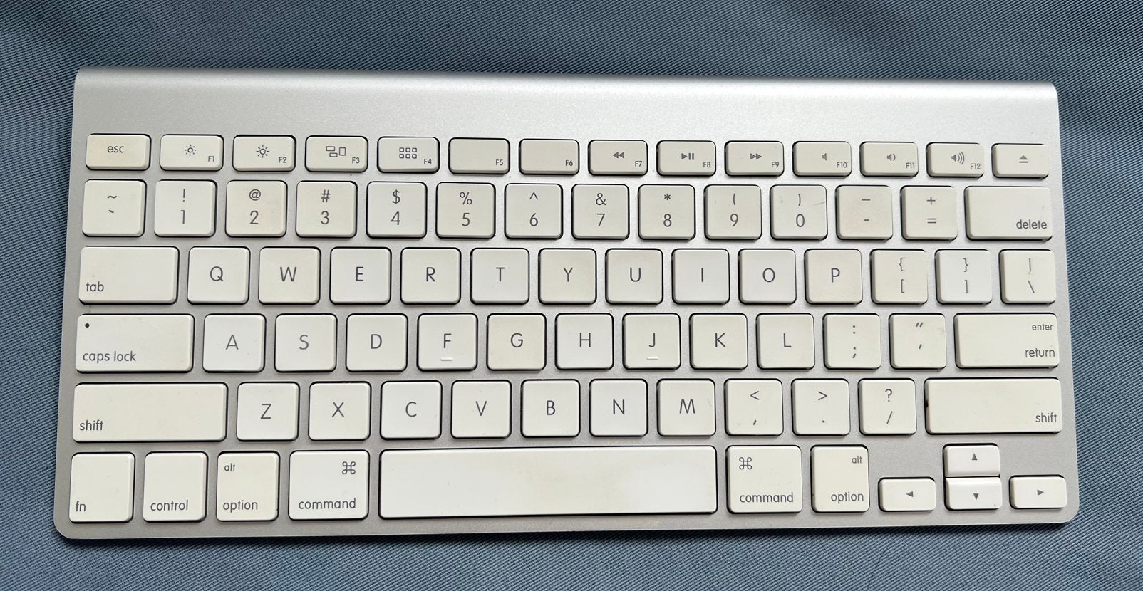 Apple Wireless Keyboard A1314 QWERTY Bluetooth, Ophalen of Verzenden, Qwerty, Gebruikt, Draadloos