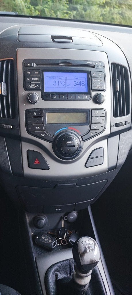 Hyundai i30 1.6 benzine 2008, Zwart, Leder en Stof, Zwart, Particulier