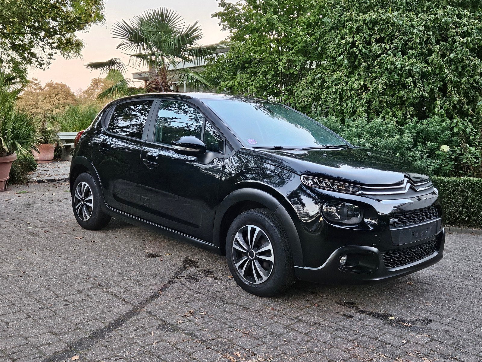 CITROEN C3 1.2 BENZINE 10300OKM EURO 6b  GEKEURD, Auto's, Isofix, Euro 6, Zwart, Leder
