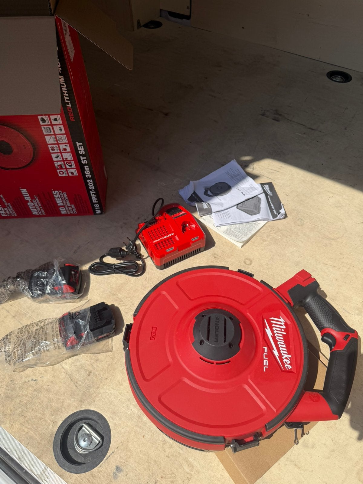 Tire-fils Milwaukee M18 AUTO-RUN, Bricolage & Construction, Enlèvement, Comme neuf