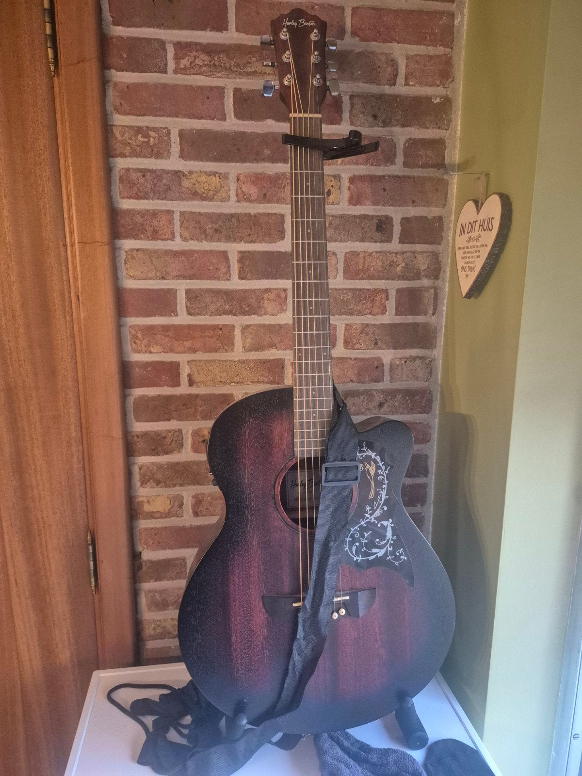 Harley benton, semi akkoustische gitaar, klinkt perfect, Muziek en Instrumenten, Ophalen, Zo goed als nieuw, Semi-akoestisch, 6-snarig
