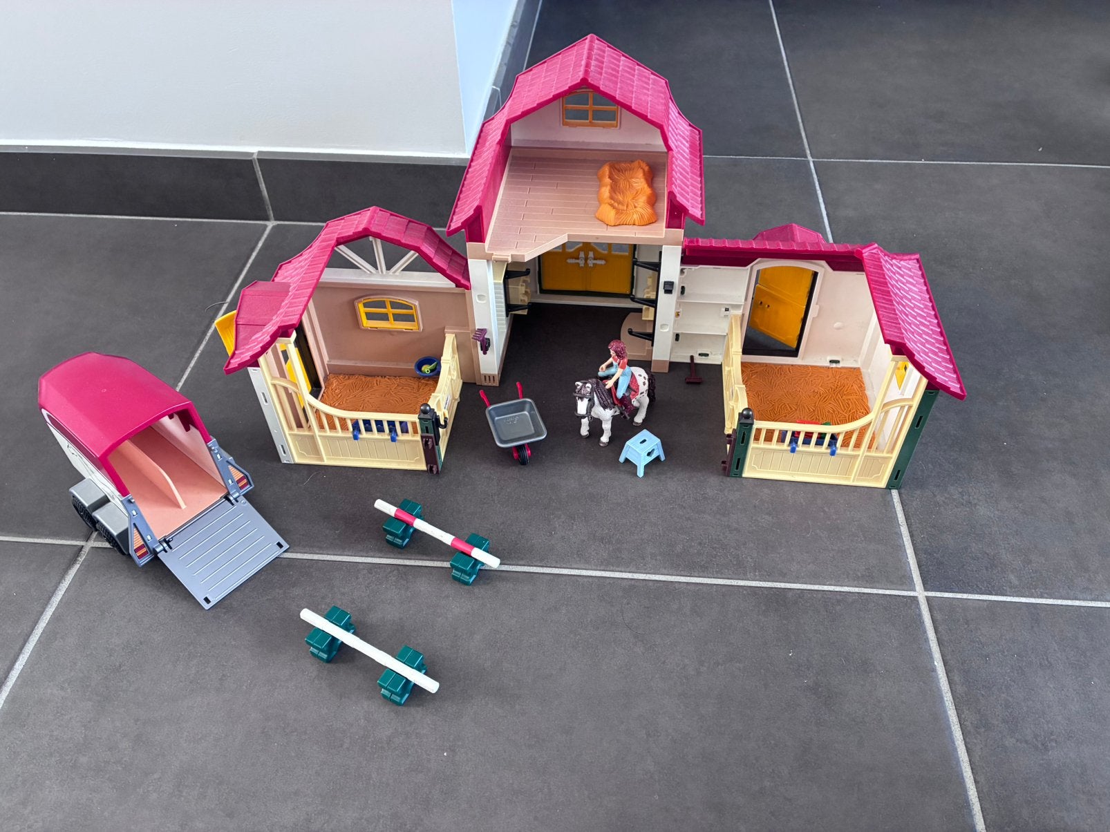 Playmobil country stal + trailer en ruiter, Ophalen, Gebruikt