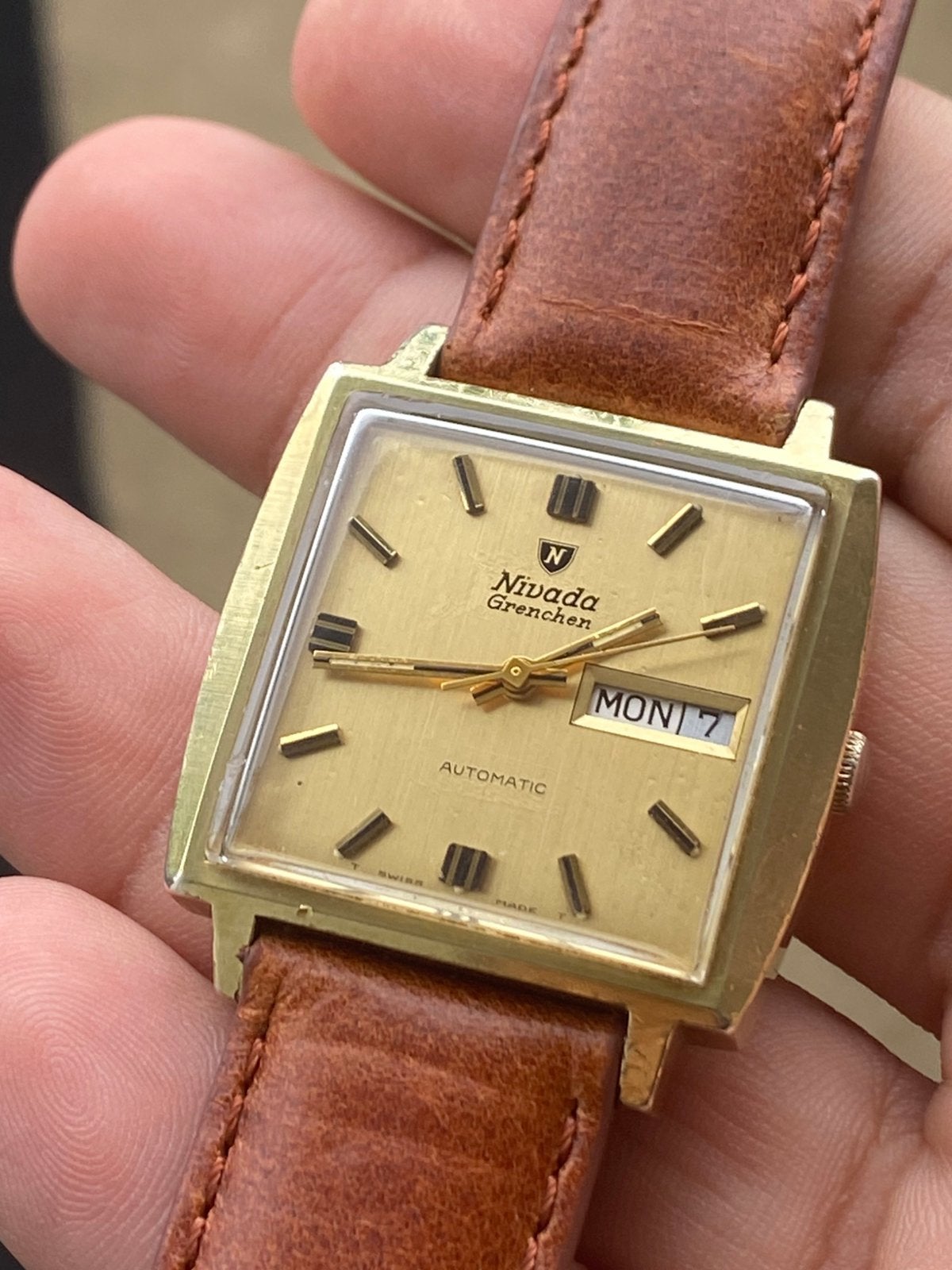 Nivada Grenchen Automatic Square Tv Dial Jumbo, Montre-bracelet, Autres marques, Enlèvement ou Envoi, Cuir